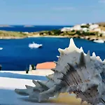 White & Blue باتسي