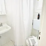 White & Blue شقة باتسي