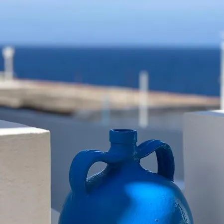 White & Blue Apartment *