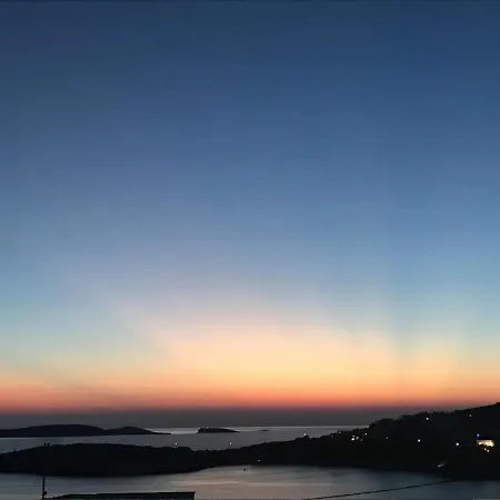 White & Blue דירה באטסי