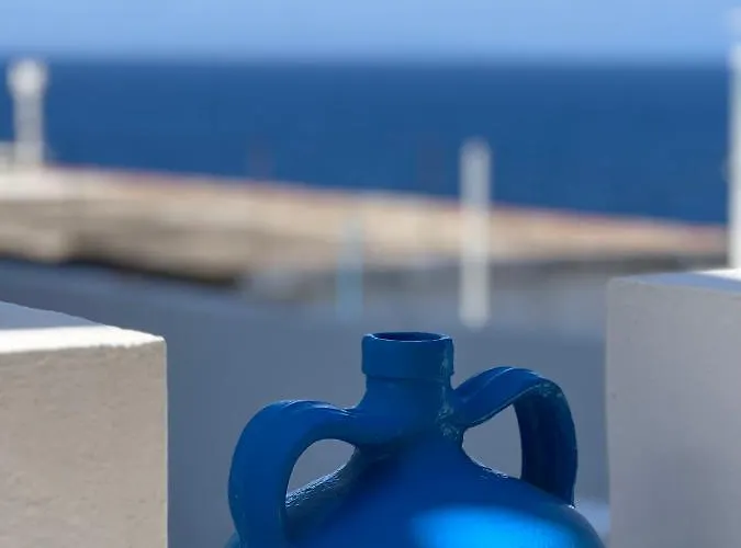 White & Blue アパート *