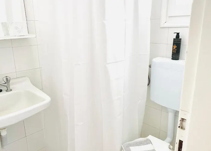 White & Blue アパート バトシ