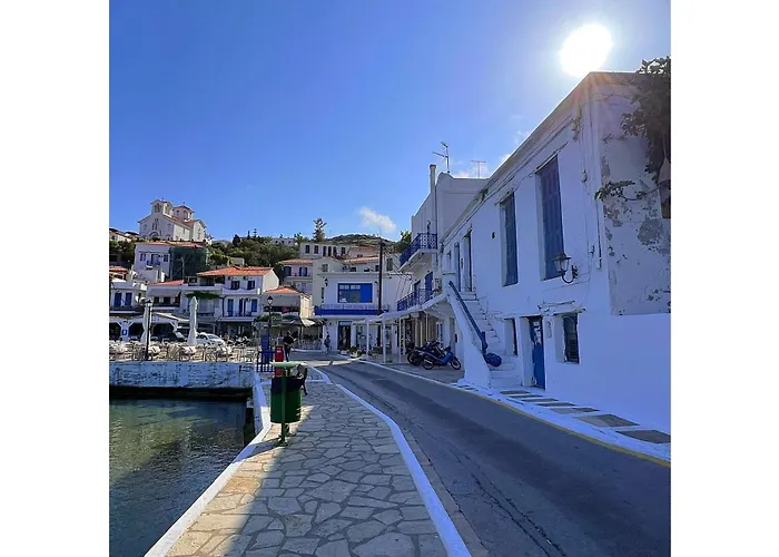 White & Blue アパート *